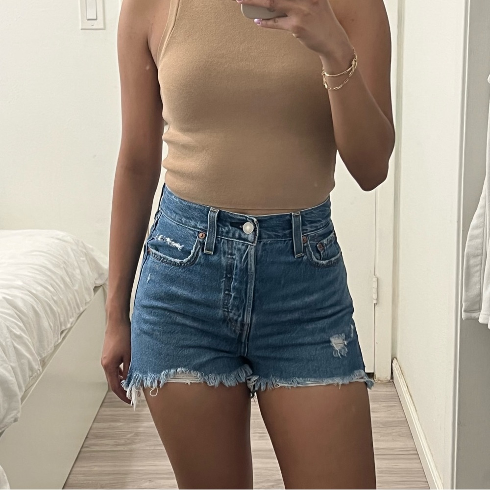 Levi’s High Rise Ribcage Jean Shorts
